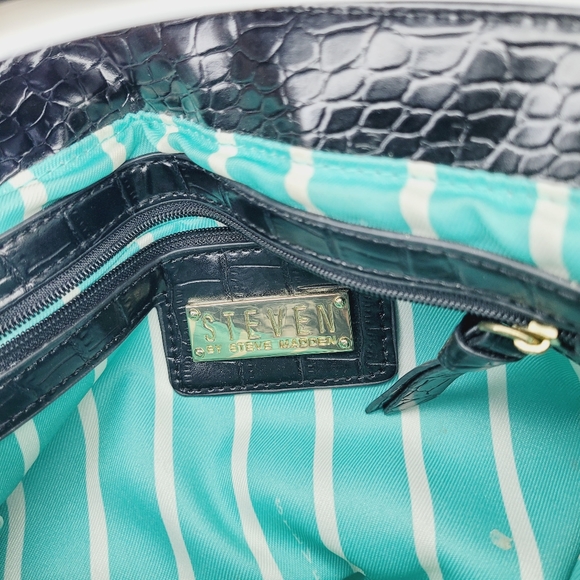 Steve Madden Shoulder Bag Black Gold Snake Embossed Patent Leather Hardware - Picture 6 of 9